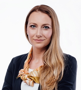 Tina Komotar