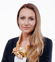 Tina Komotar