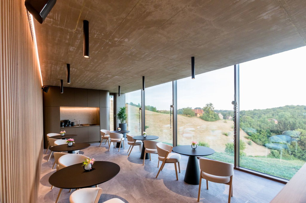 #3 - Kako štiristo let stara zidanica postane butični hotel z bazenom?