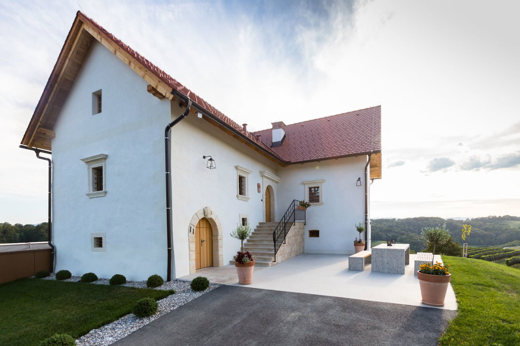 #7 - Kako štiristo let stara zidanica postane butični hotel z bazenom?