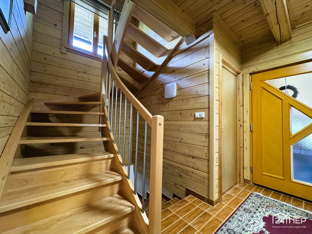 #3 - Finska hiša v Račah – kjer se sodobnost sreča z naravo