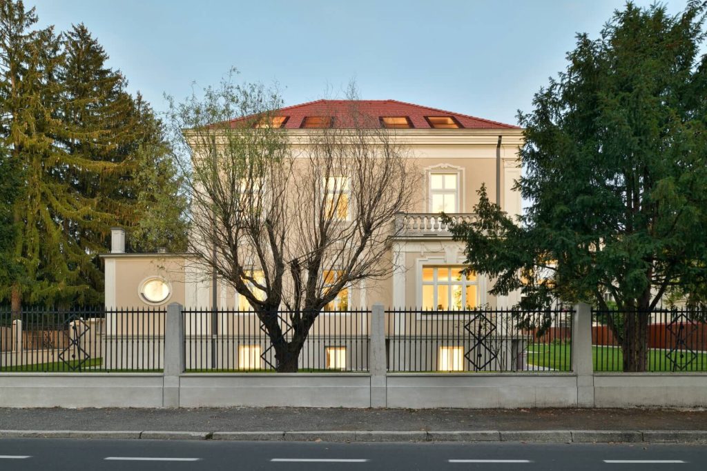 #1 - Oživljena klasicistična vila v Mariboru