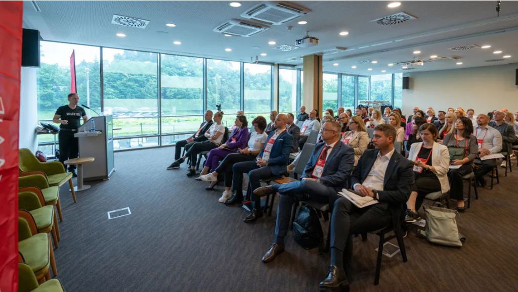 #1 - Članek Maribor 24.si: Nepremičninski agenti razkrivajo prihodnost trga na Family Reunion Slovenia 2024 #1 - Članek Maribor 24.si: Nepremičninski agenti razkrivajo prihodnost trga na Family Reunion Slovenia 2024