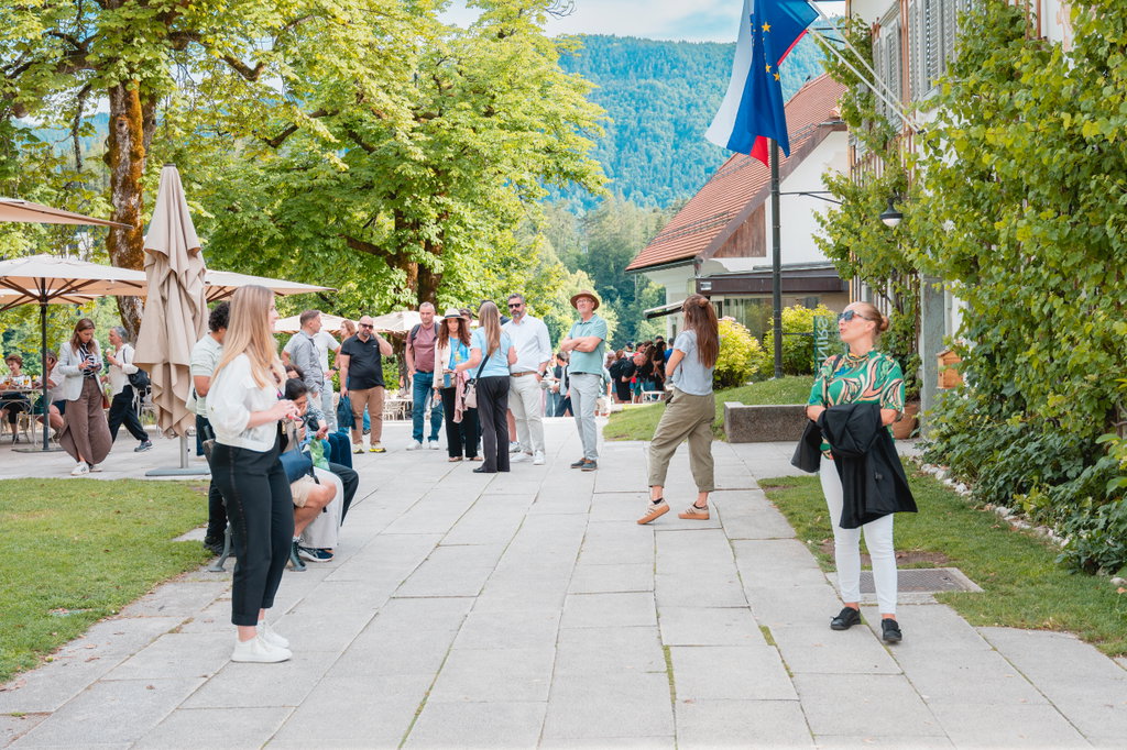 #4 - Lokalno prisotni. Globalno povezani.