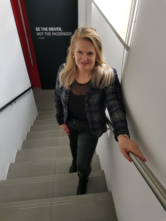 #1 - mag. Lidija Kupljen: Verjamem, da se zaupanje začne z iskrenostjo #1 - mag. Lidija Kupljen: Verjamem, da se zaupanje začne z iskrenostjo