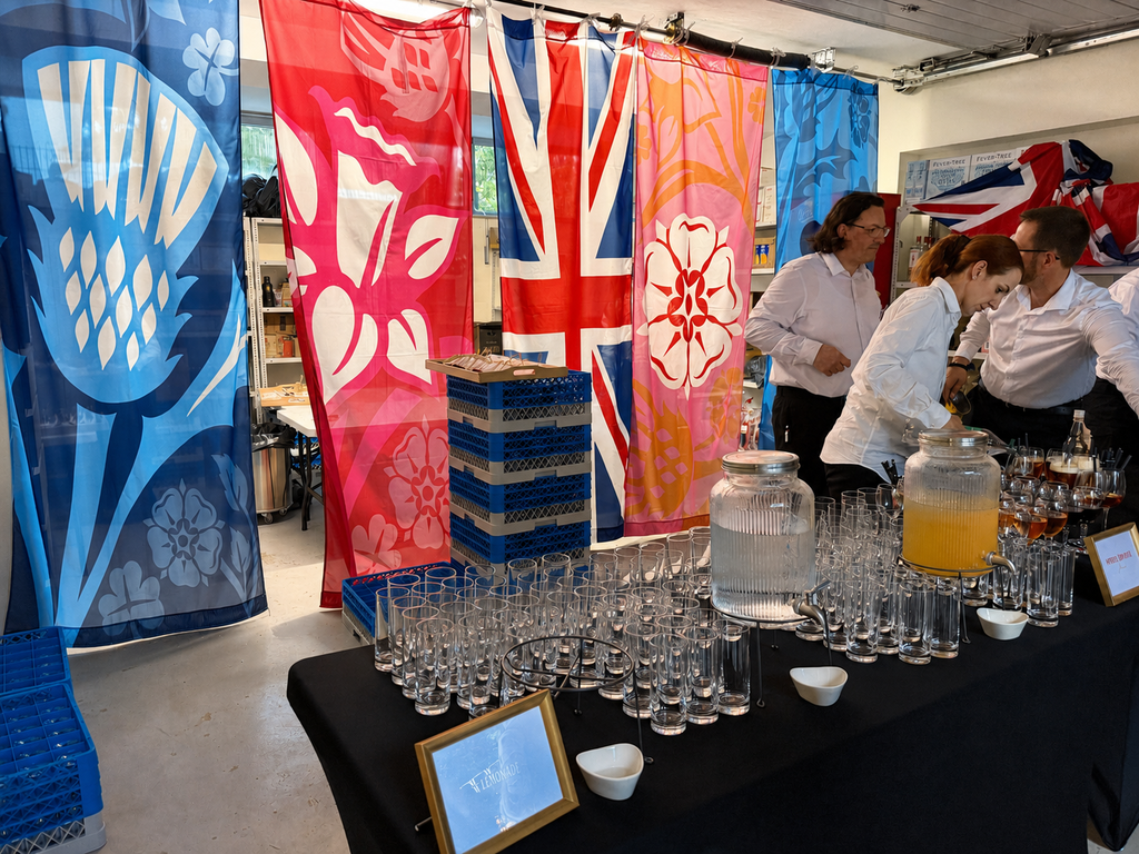 #7 - Stoja Trade na sprejemu Britanskega veleposlaništva ob rojstnem dnevu kralja Karla III. #7 - Stoja Trade na sprejemu Britanskega veleposlaništva ob rojstnem dnevu kralja Karla III.