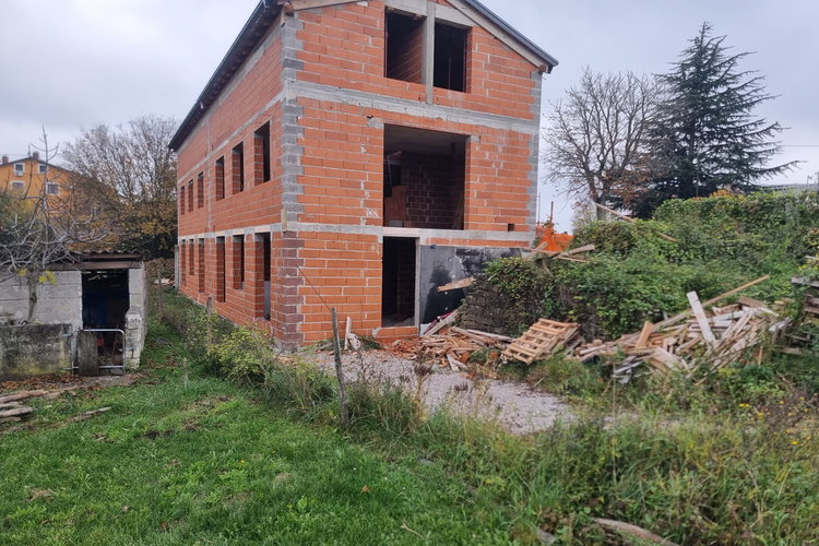 Lokacija: Obalno - kraška, Koper, Brezovica pri Gradinu