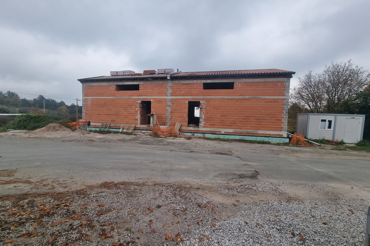 Ubicación: Obalno - kraška, Koper, Brezovica pri Gradinu