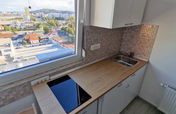 Lokacija: Ljubljana mesto, Šiška, Dravlje