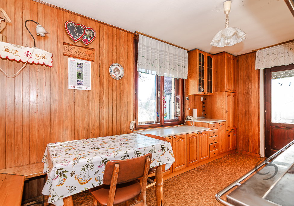 Lokacija: Ljubljana okolica, Dobrova - Polhov Gradec, Šentjošt nad Horjulom