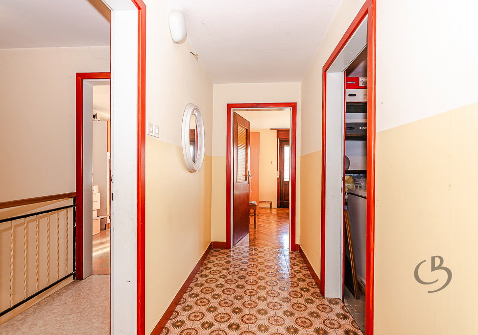 Lokacija: Ljubljana okolica, Dobrova - Polhov Gradec, Šentjošt nad Horjulom