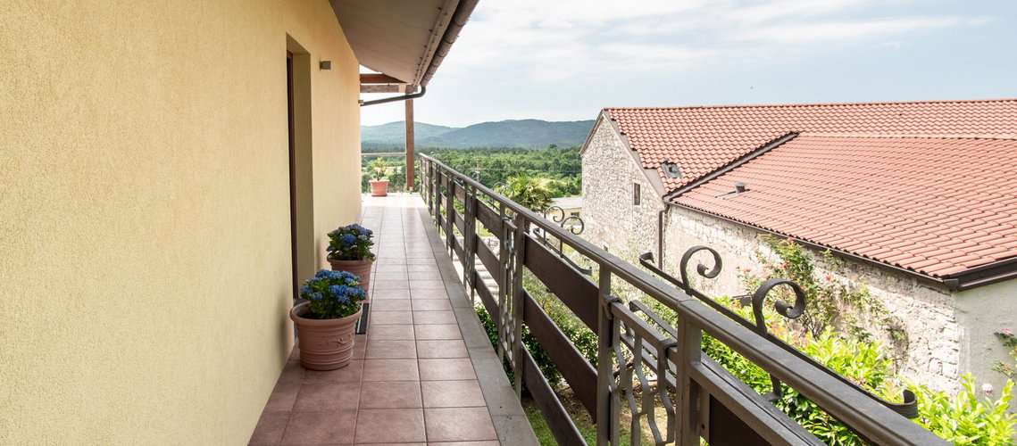 Lokacija: Obalno - kraška, Sežana, Tomaj