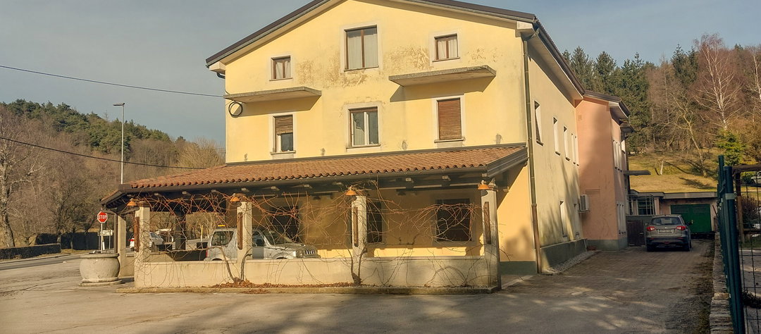 Lokacija: Obalno - kraška, Divača, Senožeče