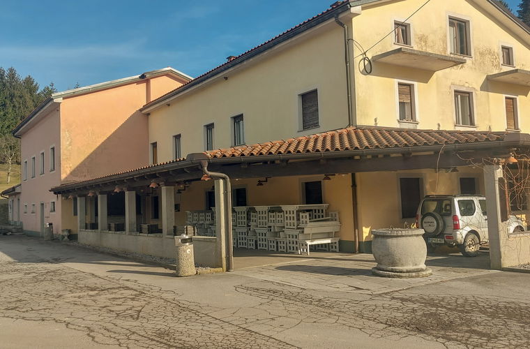 Lokacija: Obalno - kraška, Divača, Senožeče