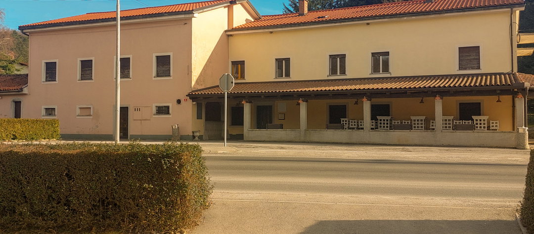 Lokacija: Obalno - kraška, Divača, Senožeče