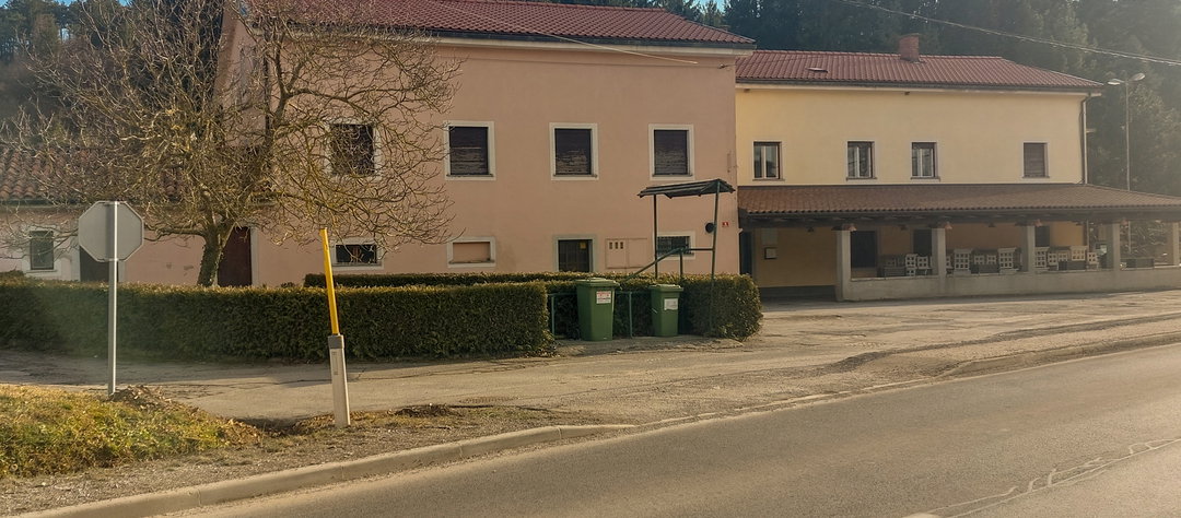 Lokacija: Obalno - kraška, Divača, Senožeče