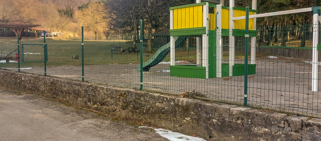 Lokacija: Obalno - kraška, Divača, Senožeče