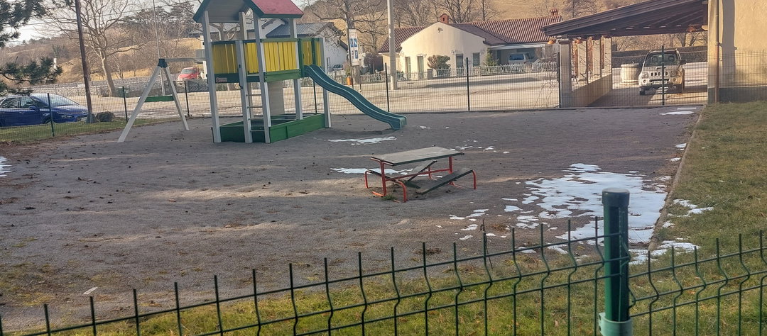 Lokacija: Obalno - kraška, Divača, Senožeče