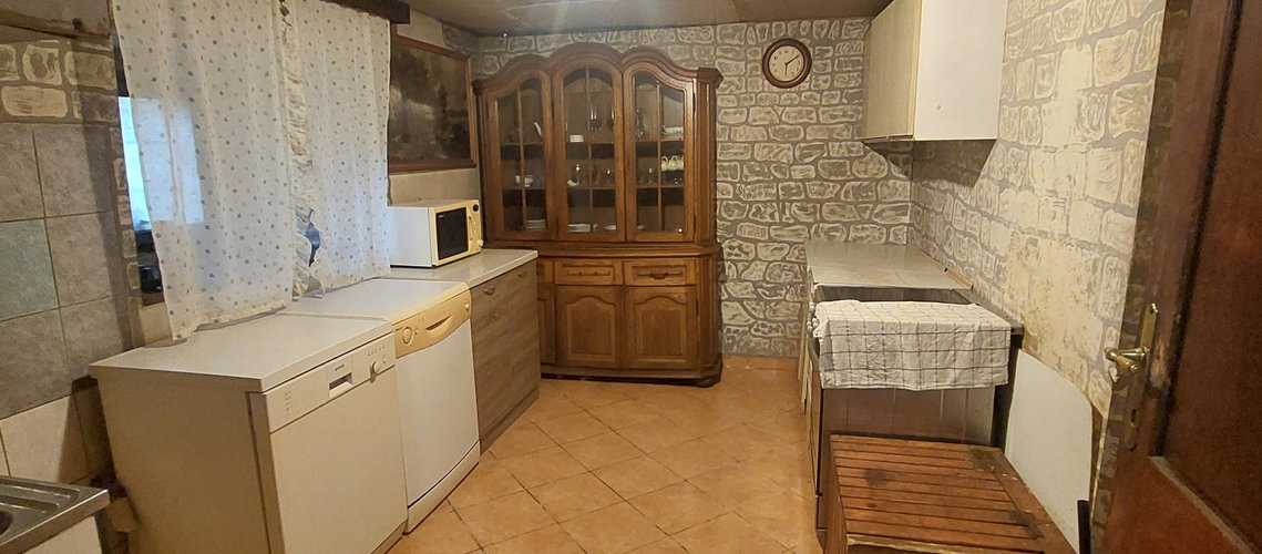 Lokacija: Obalno - kraška, Divača, Senožeče