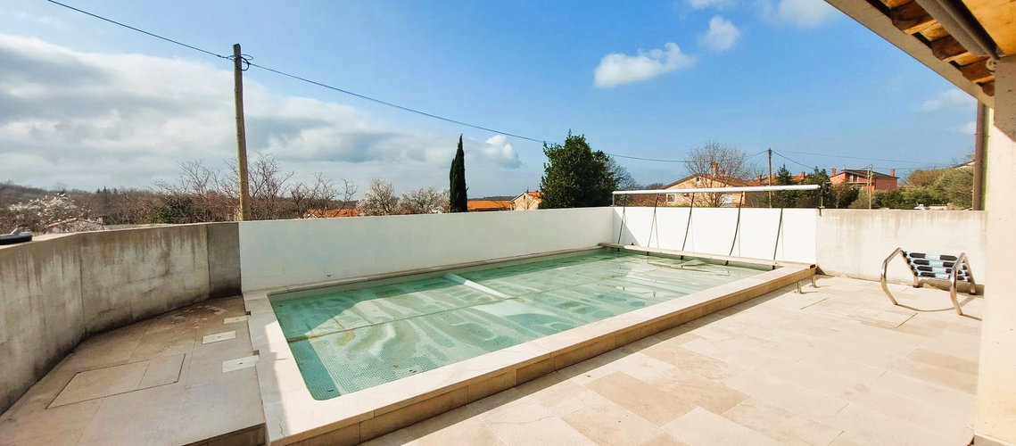 Lokacija: Hrvaška, Istarska županija, Buje, Kaštel