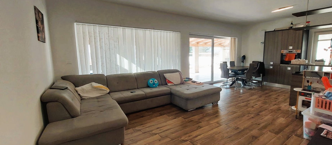 Lokacija: Hrvaška, Istarska županija, Buje, Kaštel