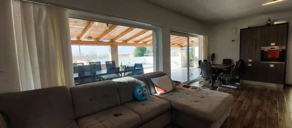 Lokacija: Hrvaška, Istarska županija, Buje, Kaštel