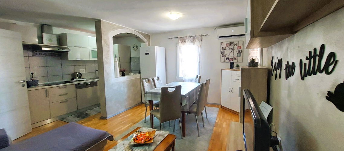 Real estate: Sale, Apartment, 3-bedroom Location: Coastal-Karst, Koper, Center