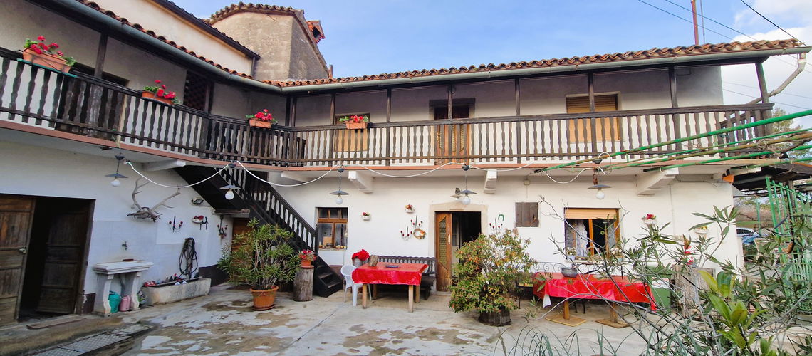 Lokacija: Obalno - kraška, Sežana, Ponikve