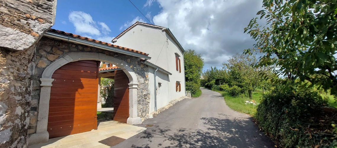 Nepremičnina: Prodaja, Hiša, Samostojna Lokacija: Obalno - kraška, Komen, Volčji Grad