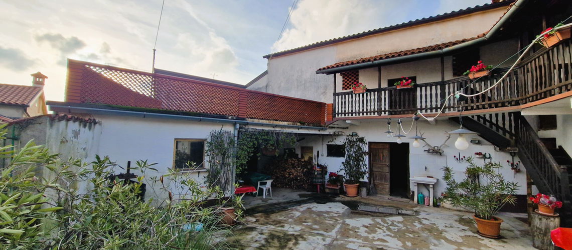 Lokacija: Obalno - kraška, Sežana, Ponikve