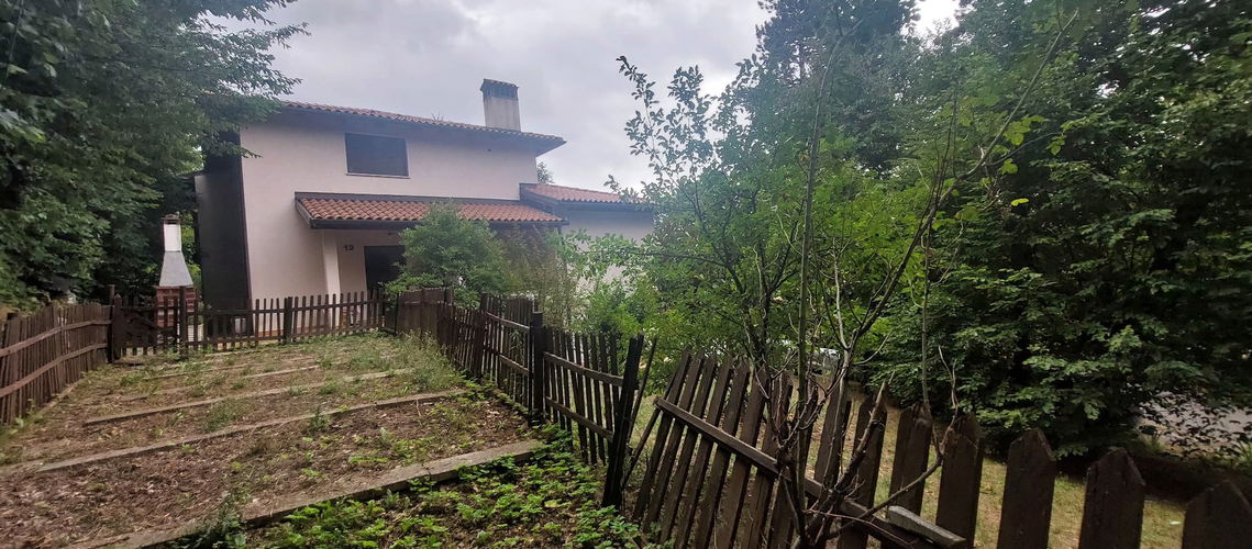 Lokacija: Obalno - kraška, Sežana, Plešivica