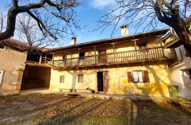 Lokacija: Obalno - kraška, Komen, Kobjeglava