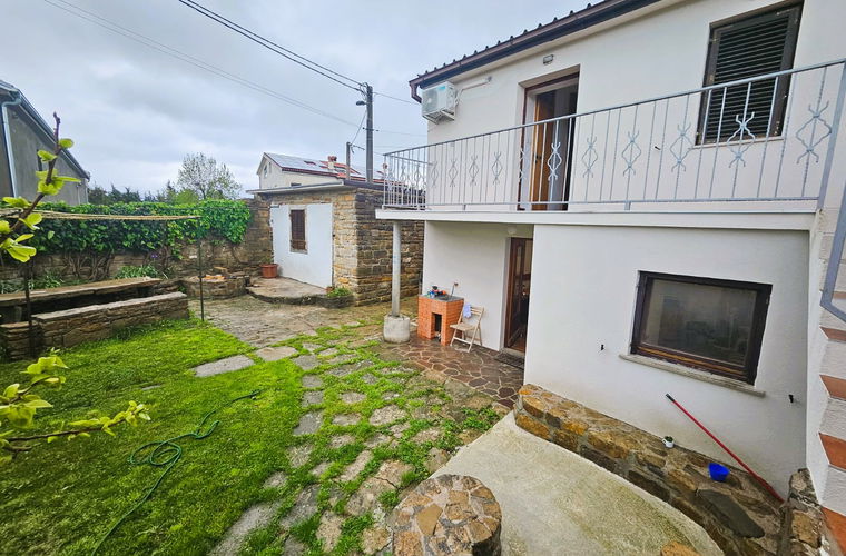 Lokacija: Obalno - kraška, Koper, Hrvatini