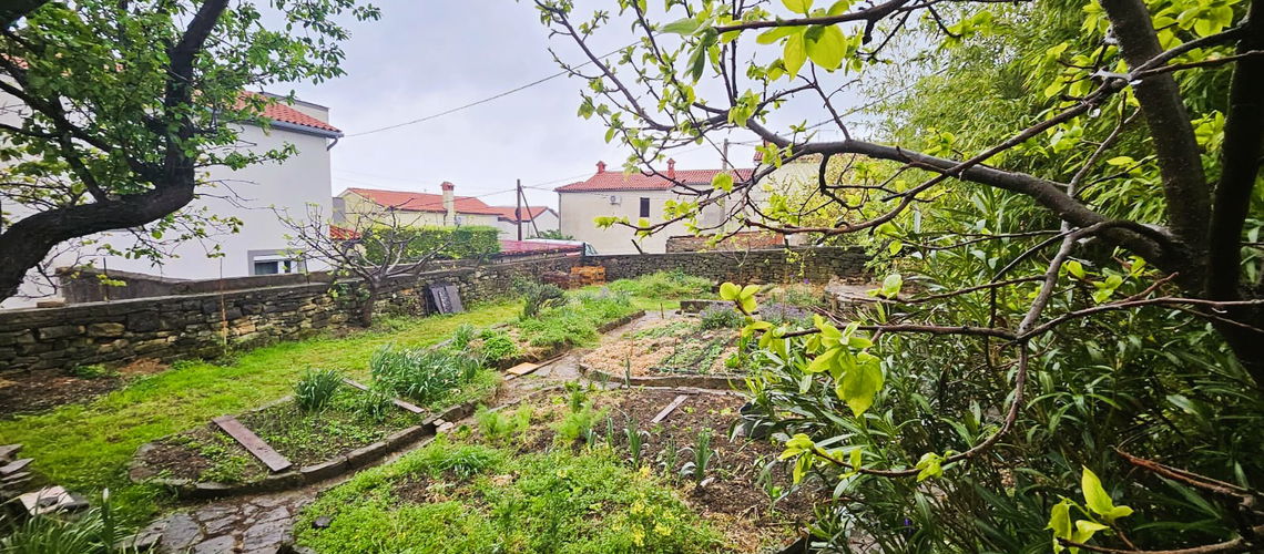 Lokacija: Obalno - kraška, Koper, Hrvatini