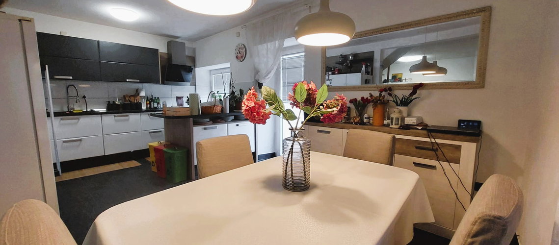 Lokacija: Obalno - kraška, Koper, Srgaši