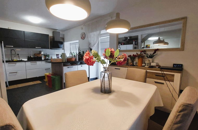 Location: Coastal-Karst, Koper, Srgaši