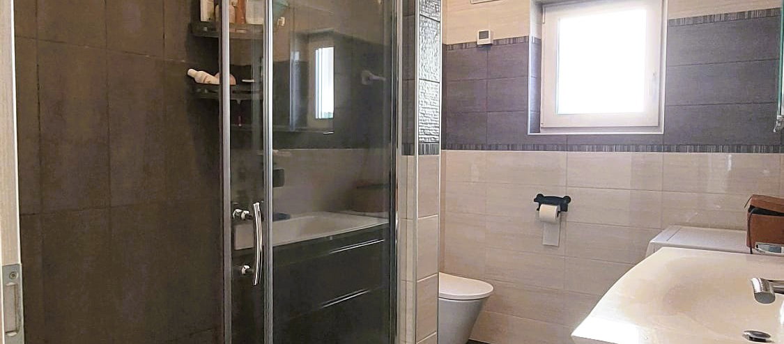 Lokacija: Hrvaška, Istarska županija, Buje, Kaštel