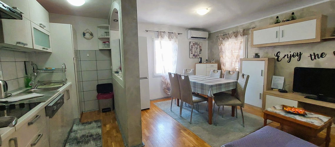 Real estate: Sale, Apartment, 3-bedroom Location: Coastal-Karst, Koper, Center