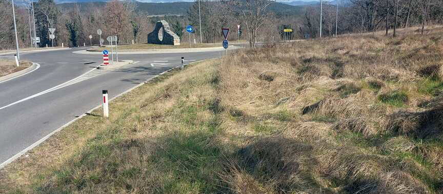 Lokacija: Obalno - kraška, Komen, Komen