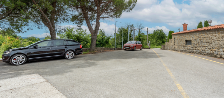 Real estate: Sale, House, Detached Location: Coastal-Karst, Koper, Pomjan