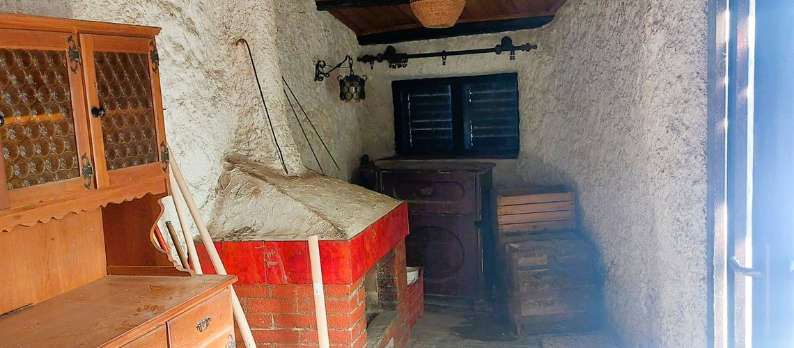 Lokacija: Notranjsko - kraška, Ilirska Bistrica, Knežak