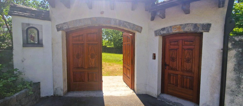Lokacija: Obalno - kraška, Komen, Tomačevica