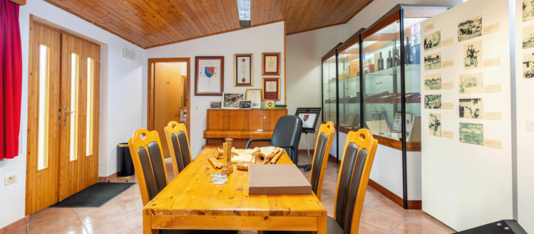 Real estate: Sale, House, Detached Location: Coastal-Karst, Koper, Pomjan