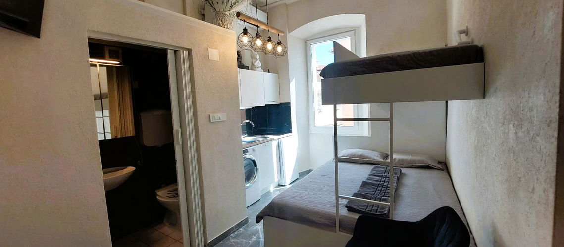 Location: Coastal-Karst, Koper, Center