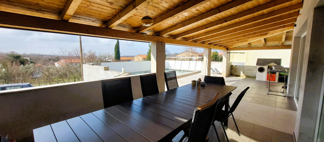 Lokacija: Hrvaška, Istarska županija, Buje, Kaštel