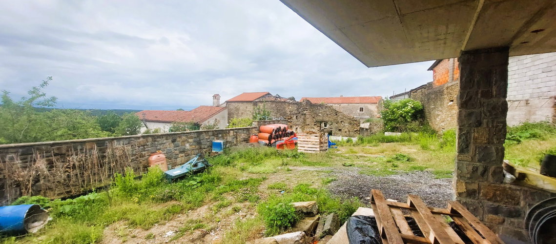 Lokacija: Obalno - kraška, Hrpelje - Kozina, Ocizla
