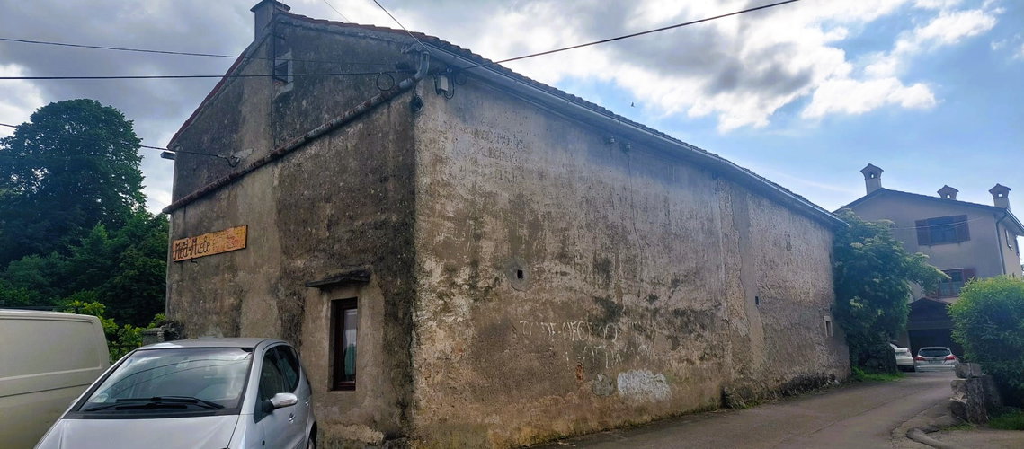 Lokacija: Obalno - kraška, Sežana, Prelože pri Lokvi