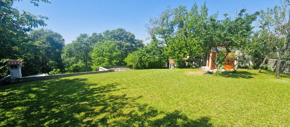 Lokacija: Obalno - kraška, Komen, Tomačevica