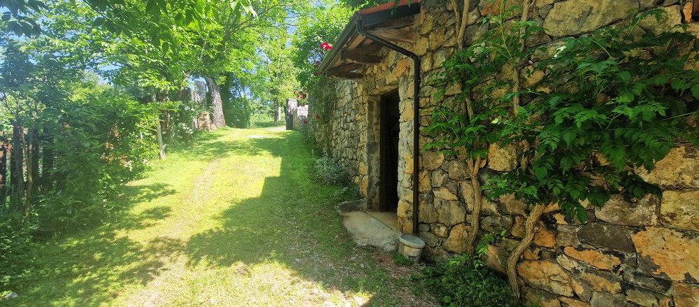 Lokacija: Obalno - kraška, Komen, Tomačevica