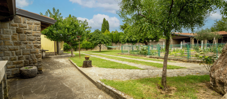 Real estate: Sale, House, Detached Location: Coastal-Karst, Koper, Pomjan